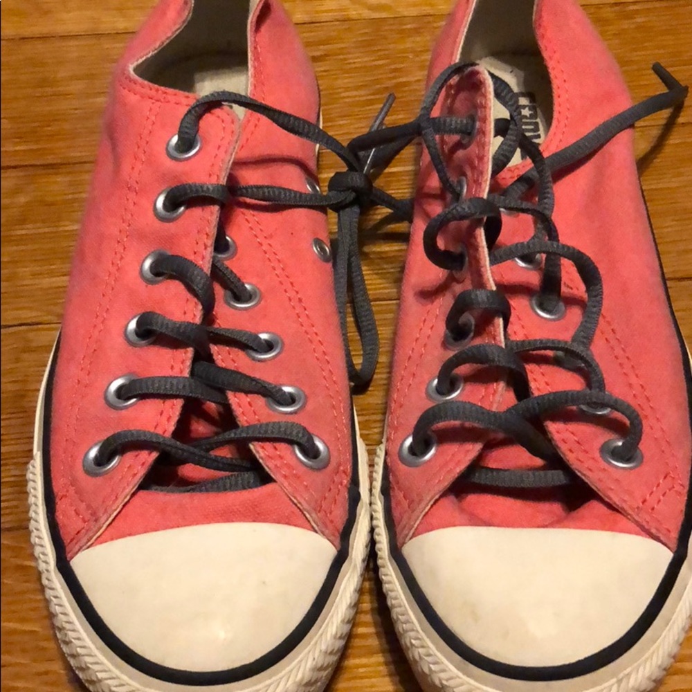 Pink converse